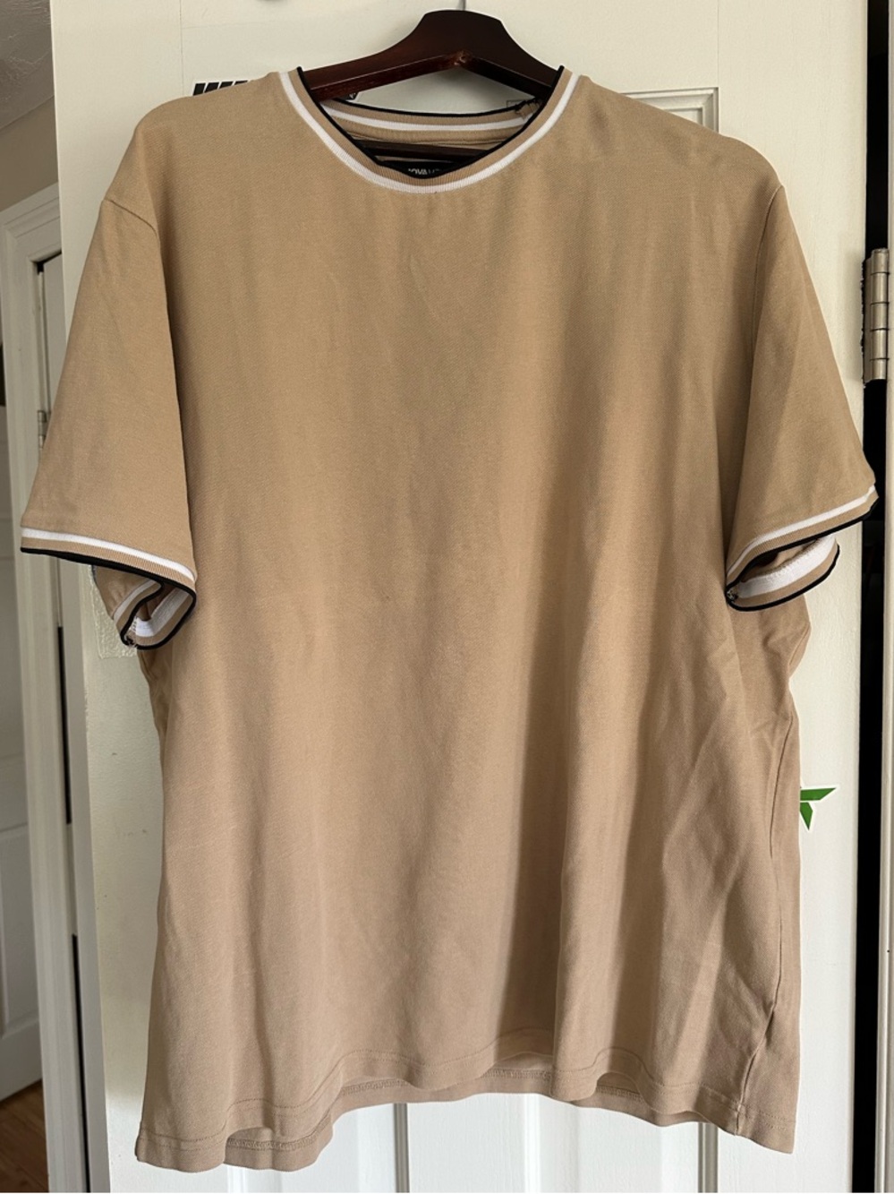 Fashion Nova Men's Tan Short-Sleeve Tee with White & Black Trim